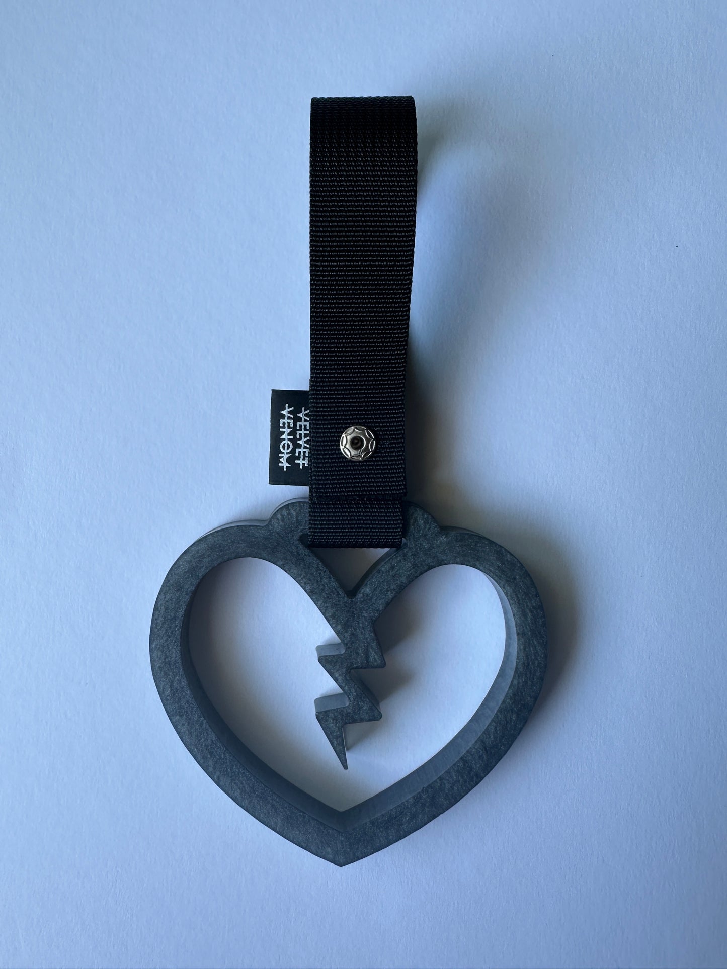 Broken Heart Tsurikawa Grey