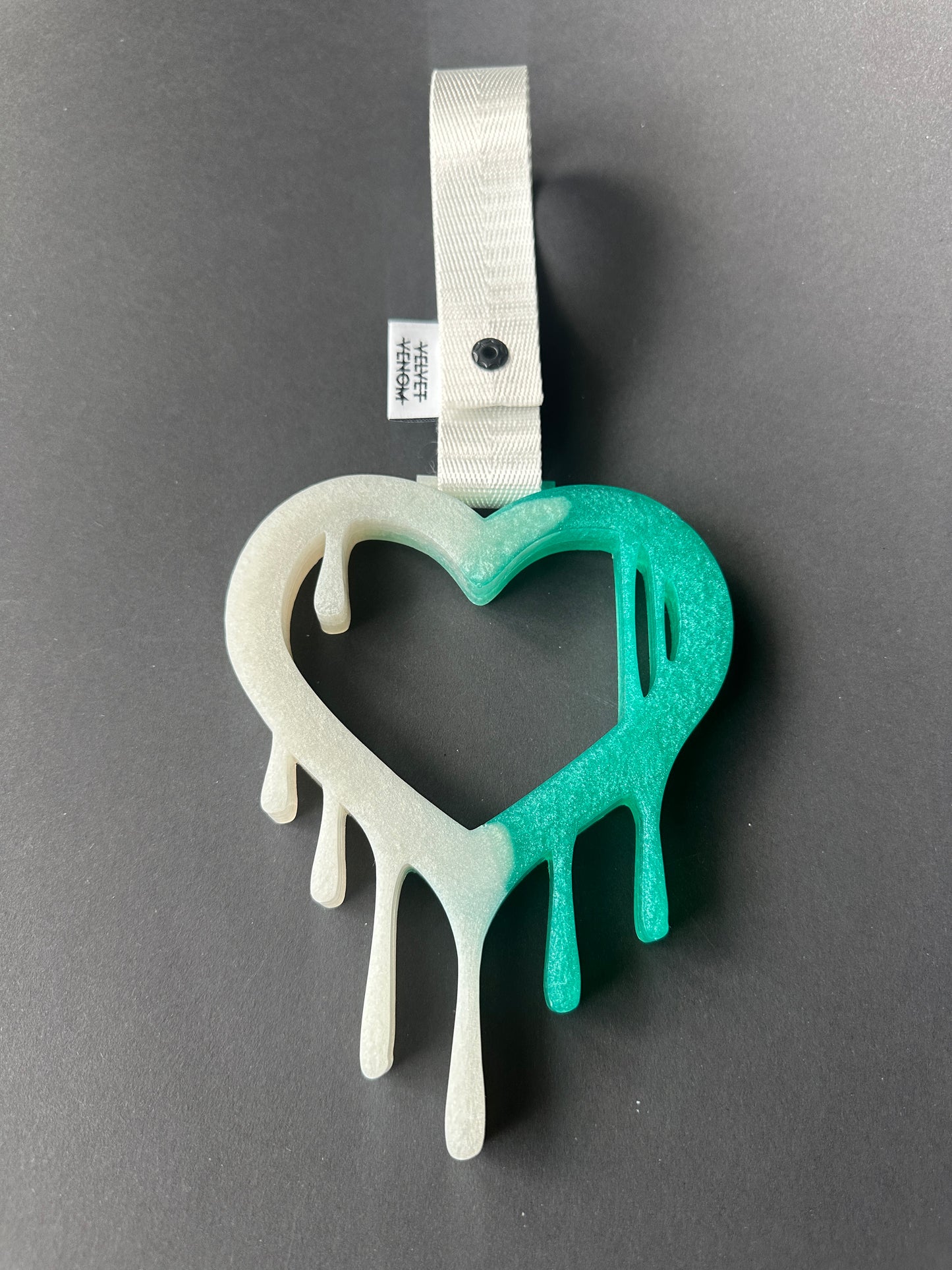 Dripping Heart Tsurikawa White/Mint