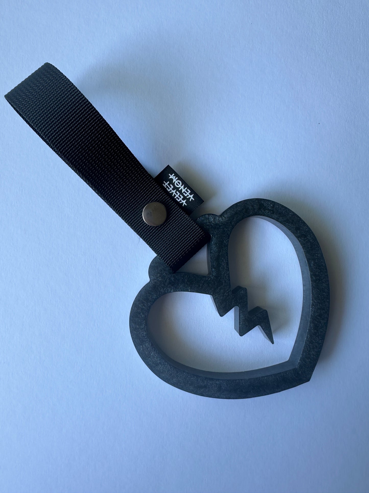 Broken Heart Tsurikawa Grey