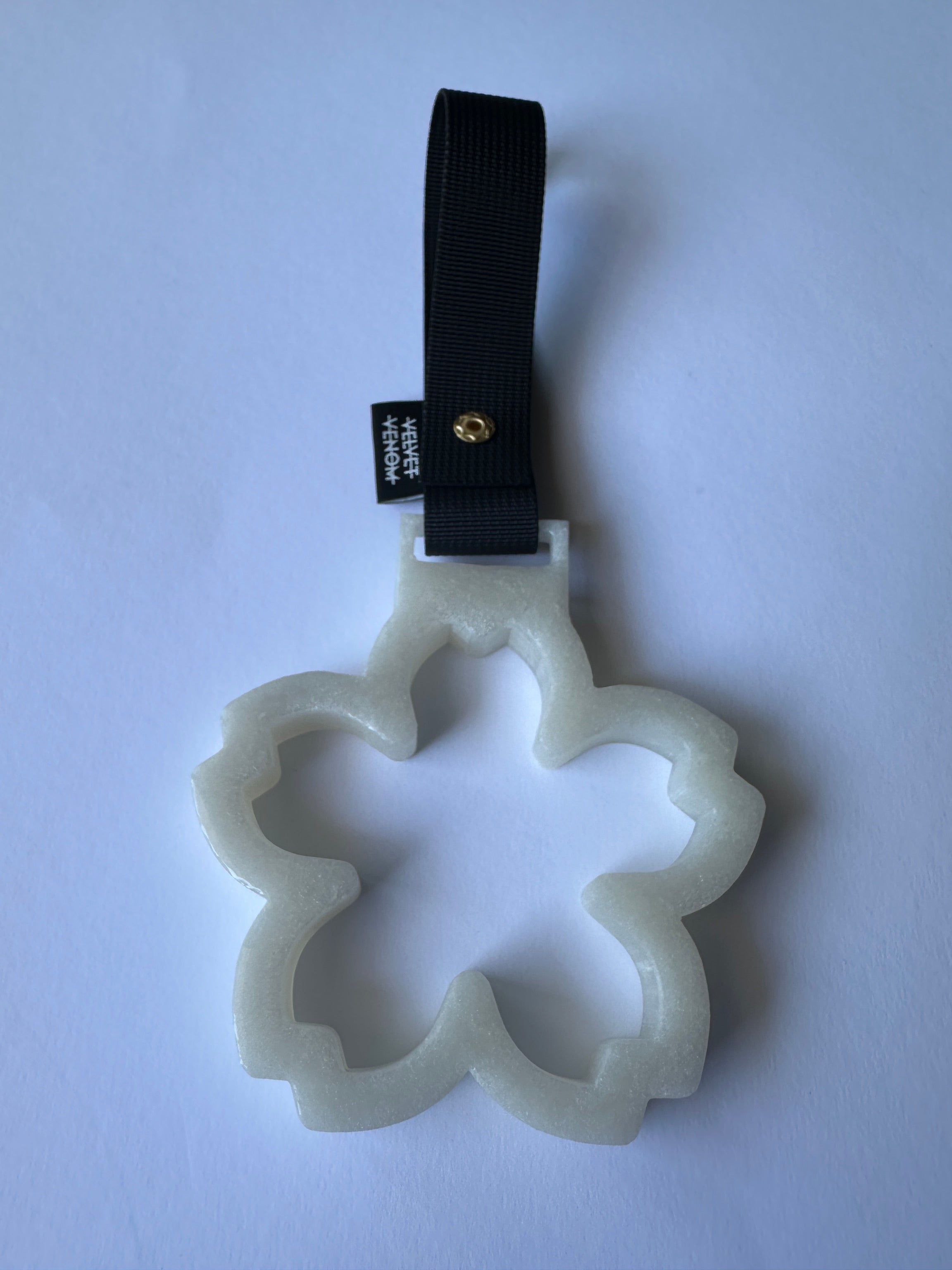 小物 Sakura Sakura Tsurikawa White – Velvet Venom